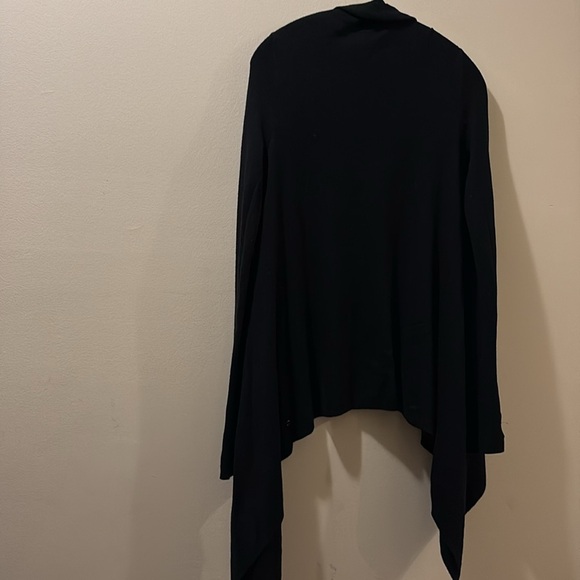 Lululemon Elegant Black Women's Sweater - size 6 - asymmetrical hem - Picture 5 of 5